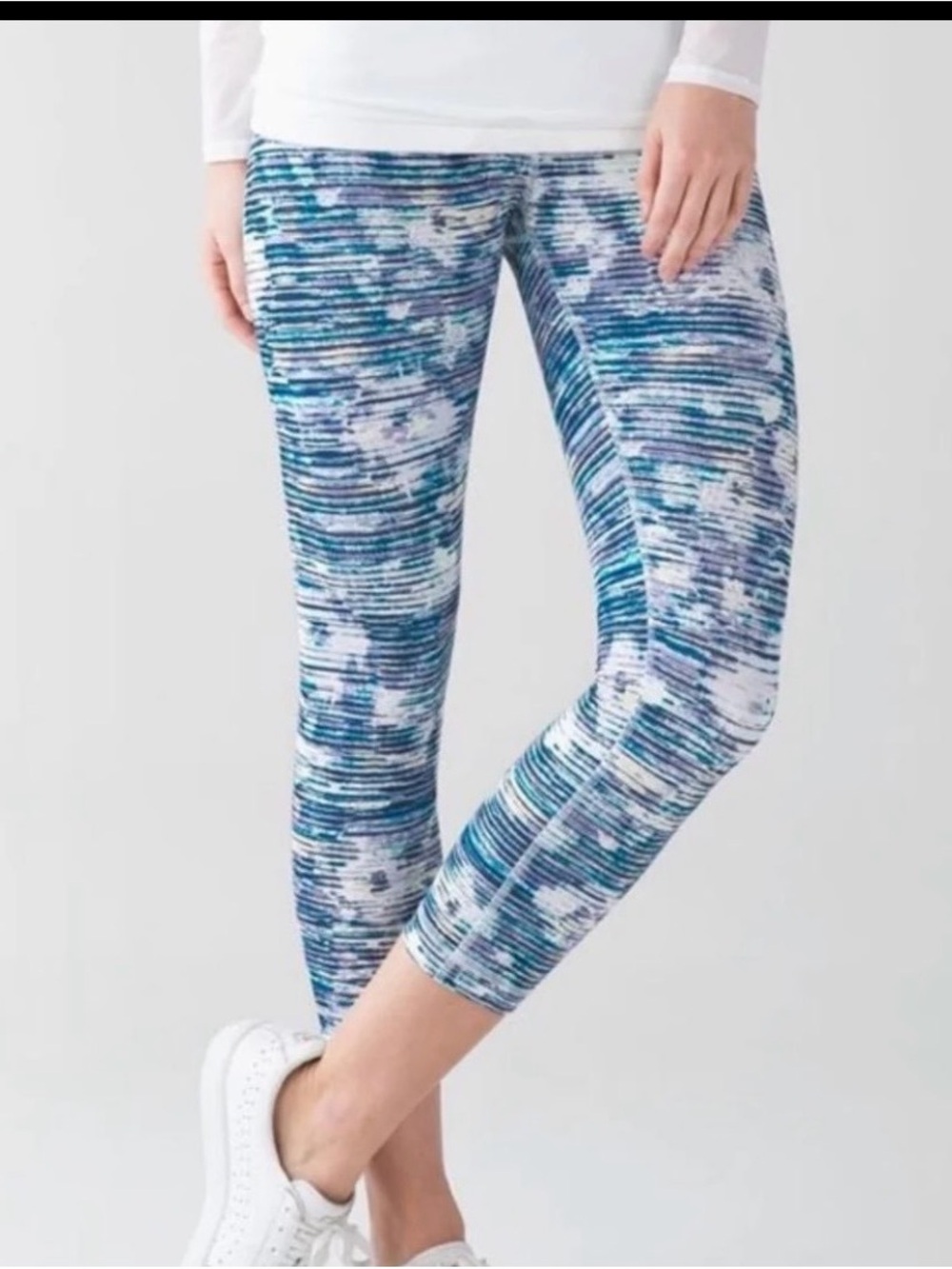 Lululemon Run crop leggings blurry belle multi blue floral stripe print size 4